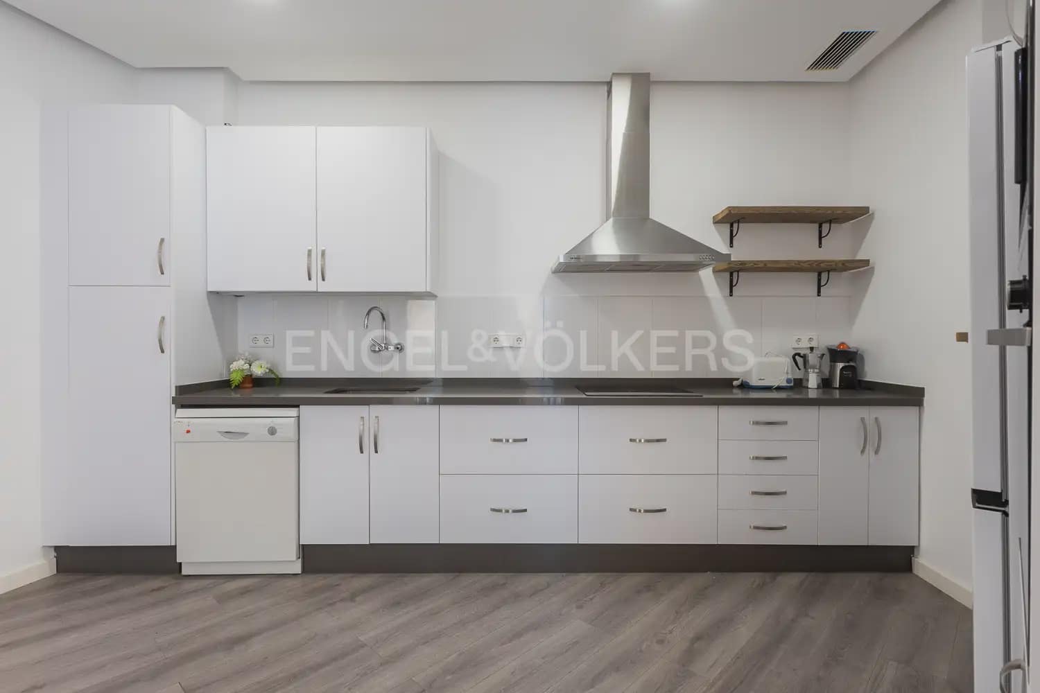 Piso de 3 habitaciones en València ciudad en alquiler con garaje - 2.300 € (Ref: 9897657)