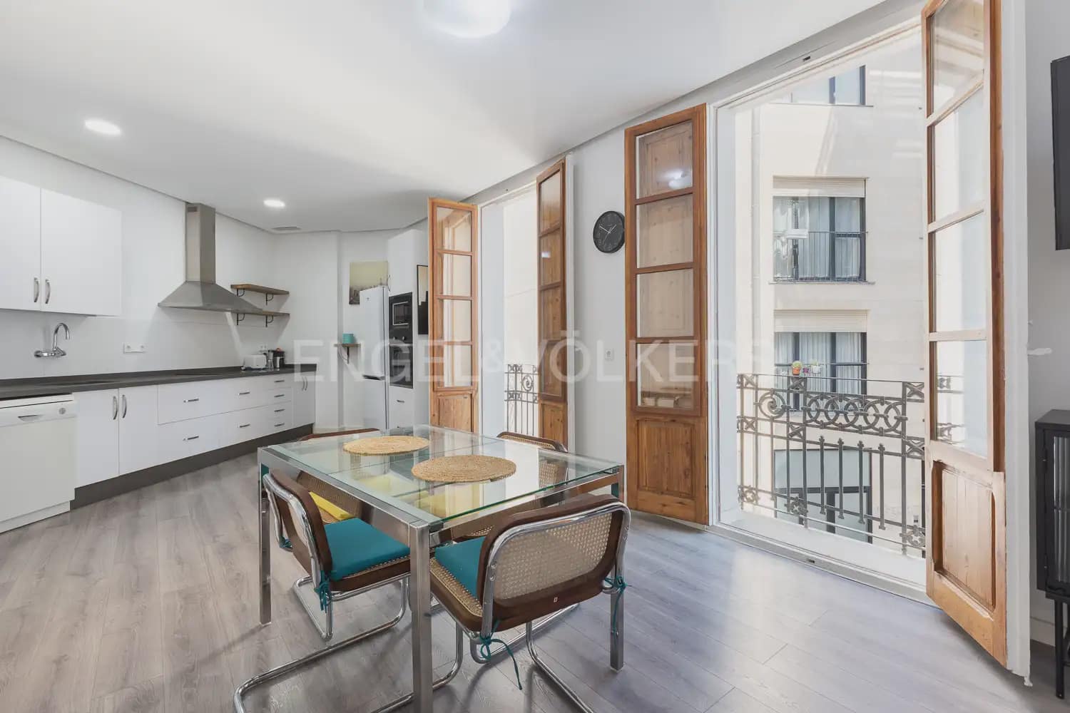 Piso de 3 habitaciones en València ciudad en alquiler con garaje - 2.300 € (Ref: 9897657)