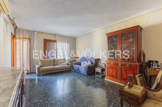 4 bedroom Flat for sale in El Pilar, Valencia city with garage - € 581,500 (Ref: 9897664)