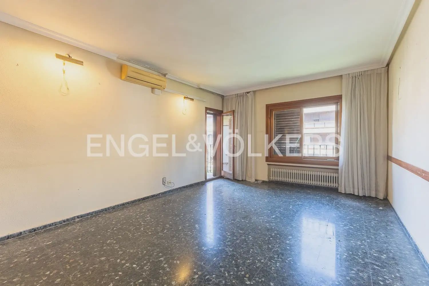 4 slaapkamer Flat te koop in Valencia stad met garage - € 575.000 (Ref: 9897664)