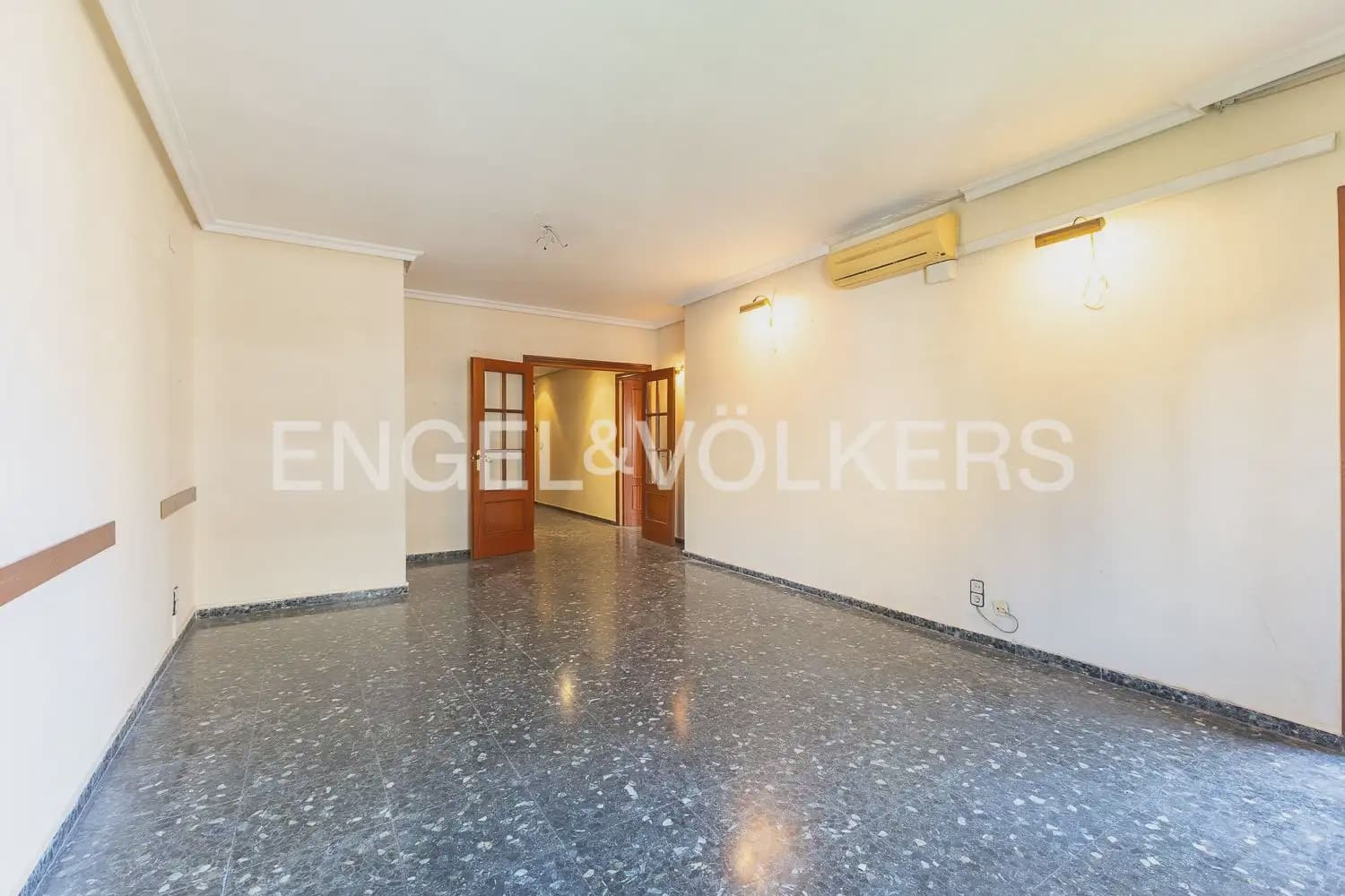 4 slaapkamer Flat te koop in Valencia stad met garage - € 575.000 (Ref: 9897664)