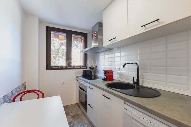 2 slaapkamer Flat te huur in Cabanyal-Canyamelar, Valencia stad met garage - € 2.000 (Ref: 9897667)