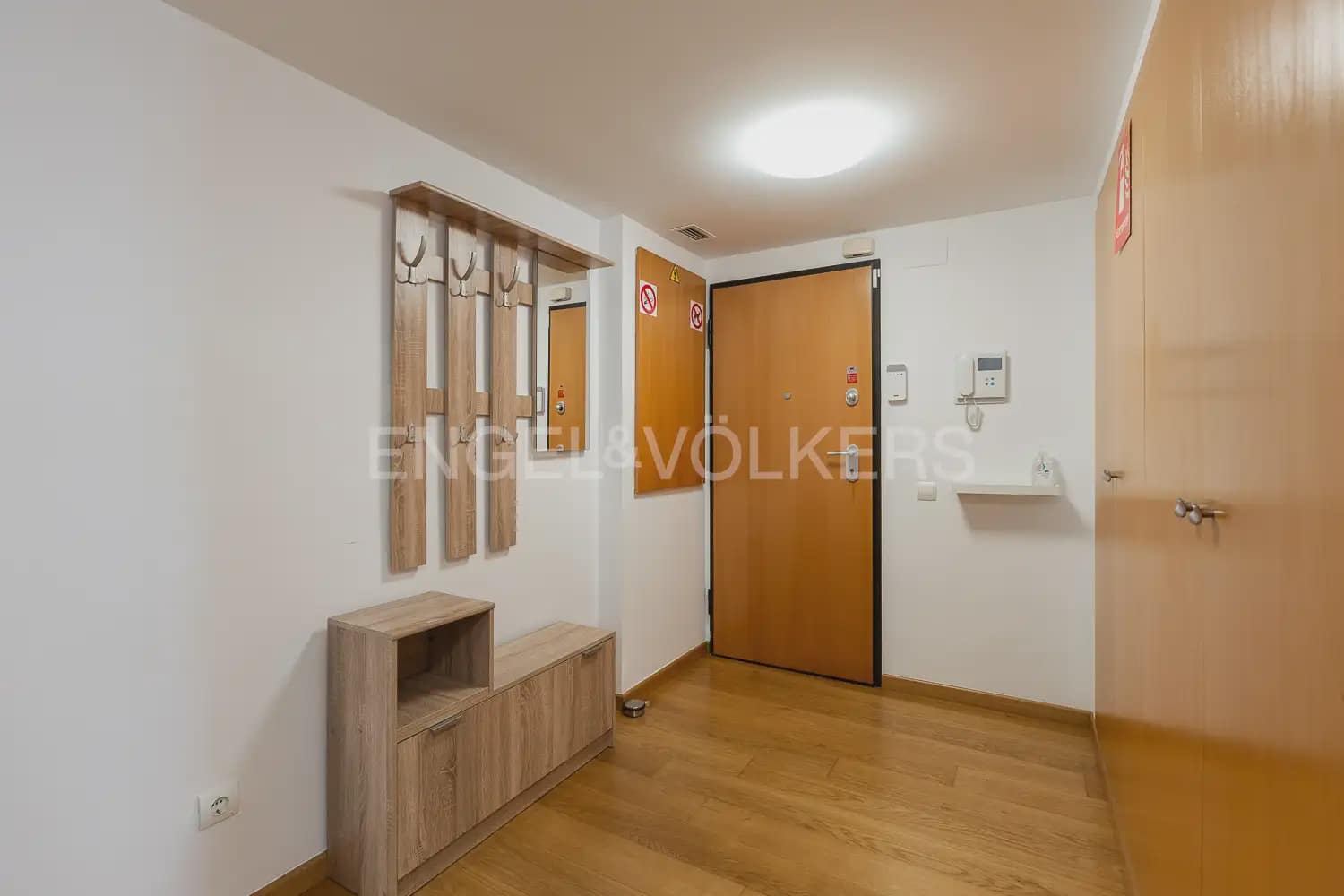 2 slaapkamer Flat te huur in Valencia stad met garage - € 2.000 (Ref: 9897667)