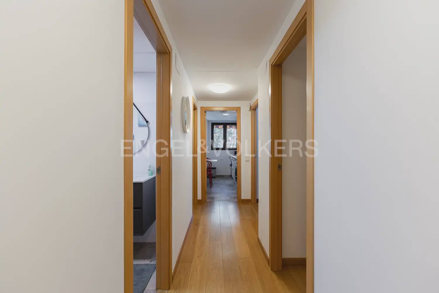 2 slaapkamer Flat te huur in Valencia stad met garage - € 2.000 (Ref: 9897667)