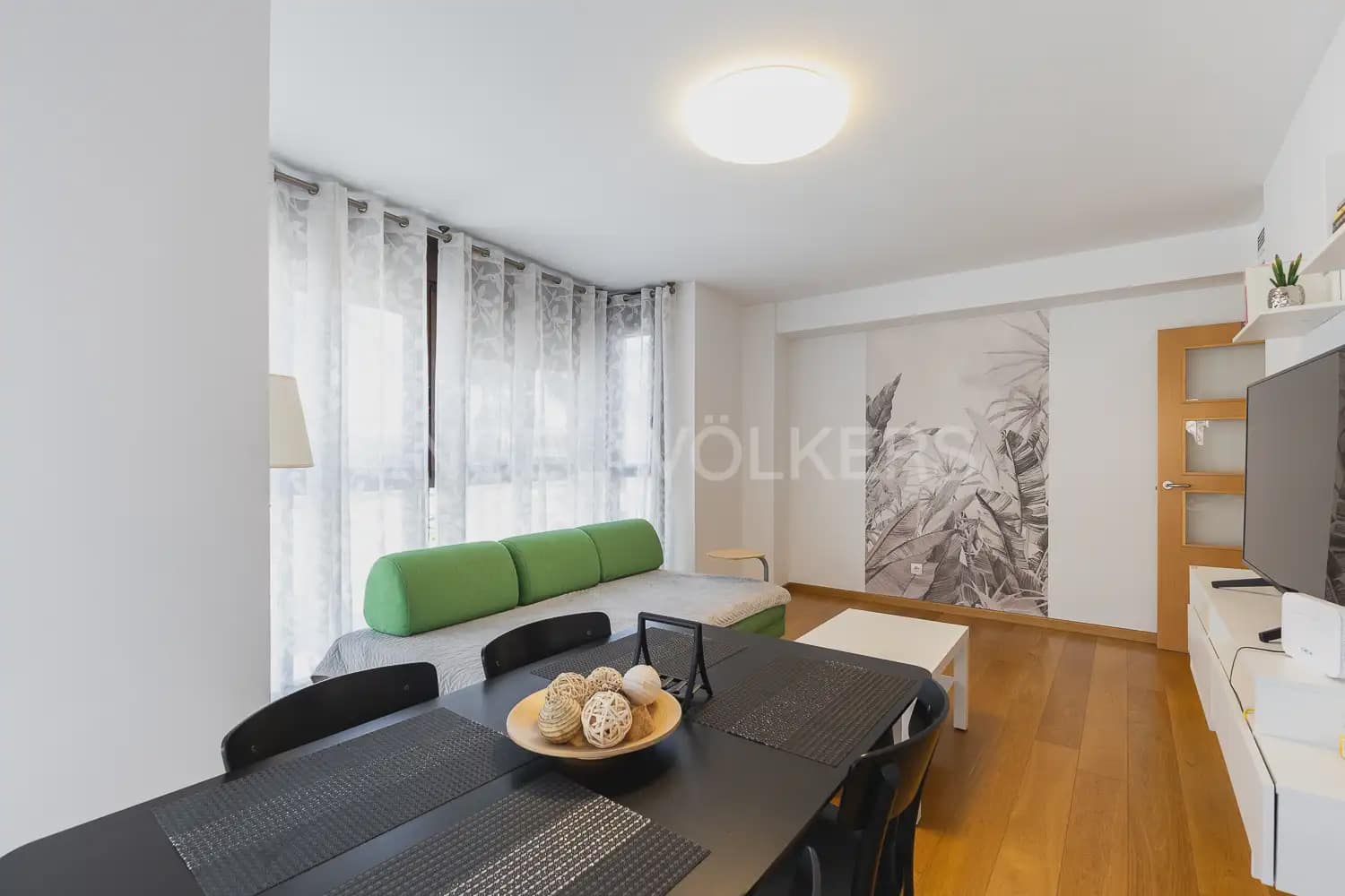 2 slaapkamer Flat te huur in Valencia stad met garage - € 2.000 (Ref: 9897667)