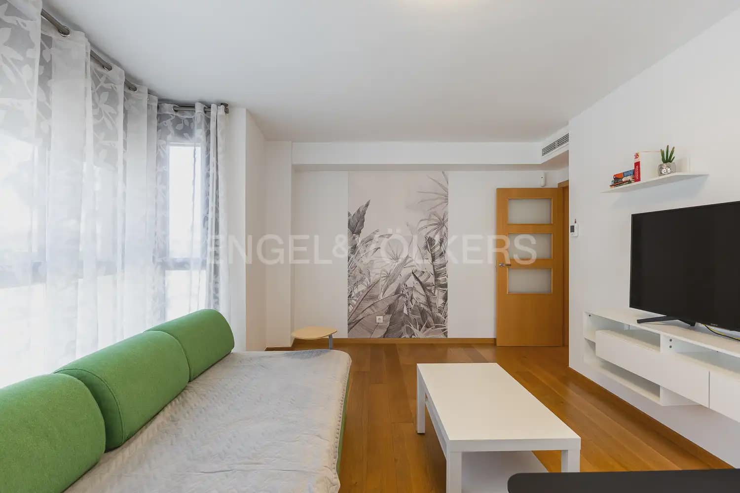 2 slaapkamer Flat te huur in Valencia stad met garage - € 2.000 (Ref: 9897667)