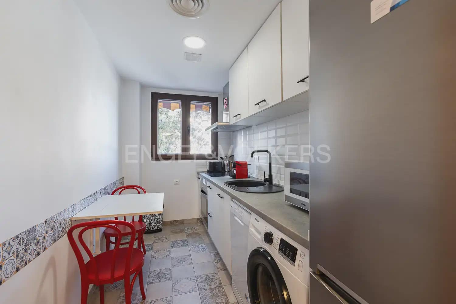 2 slaapkamer Flat te huur in Valencia stad met garage - € 2.000 (Ref: 9897667)