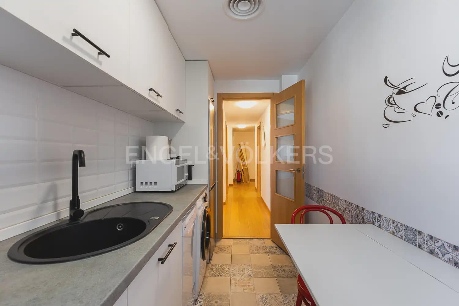 2 slaapkamer Flat te huur in Valencia stad met garage - € 2.000 (Ref: 9897667)