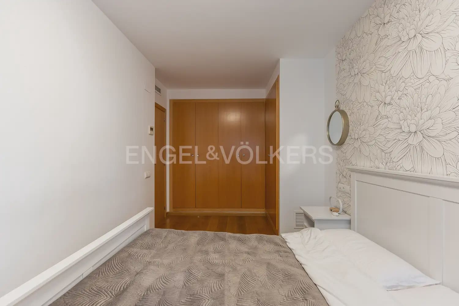 2 slaapkamer Flat te huur in Valencia stad met garage - € 2.000 (Ref: 9897667)