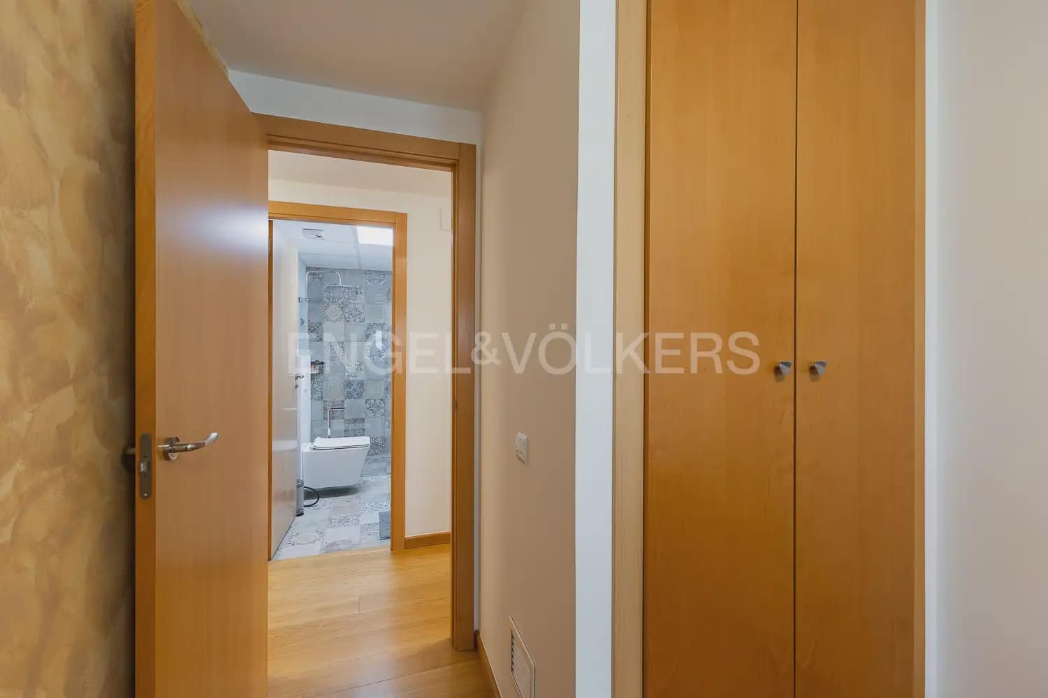 2 slaapkamer Flat te huur in Valencia stad met garage - € 2.000 (Ref: 9897667)