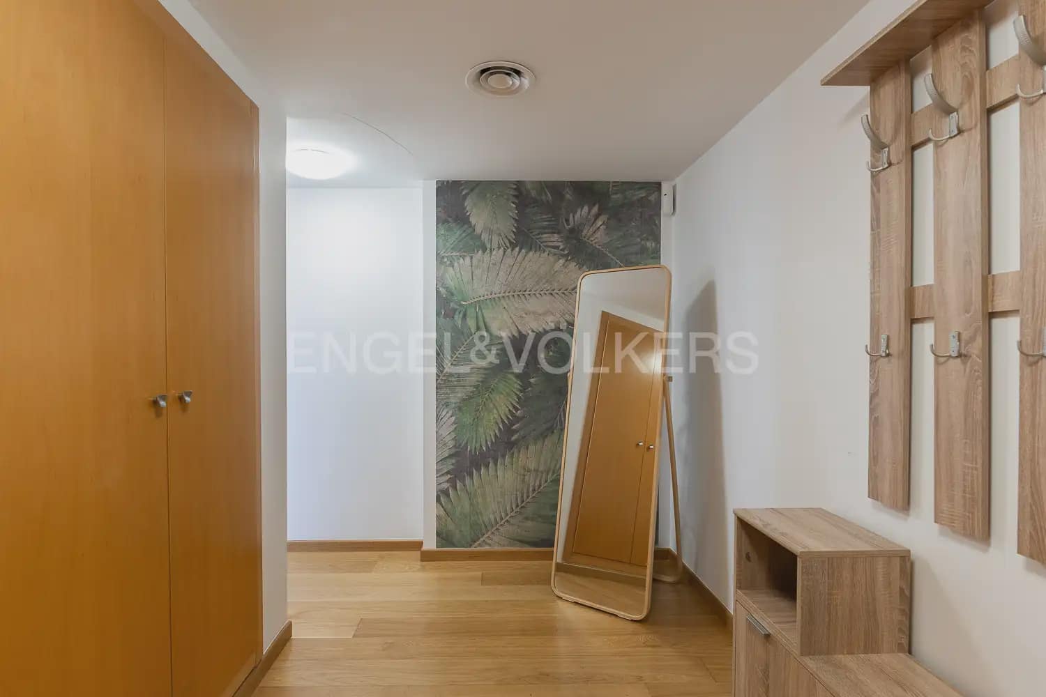 2 slaapkamer Flat te huur in Valencia stad met garage - € 2.000 (Ref: 9897667)