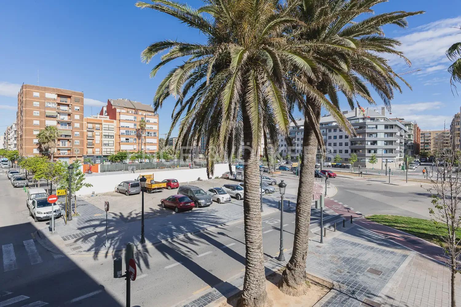 2 slaapkamer Flat te huur in Valencia stad met garage - € 2.000 (Ref: 9897667)