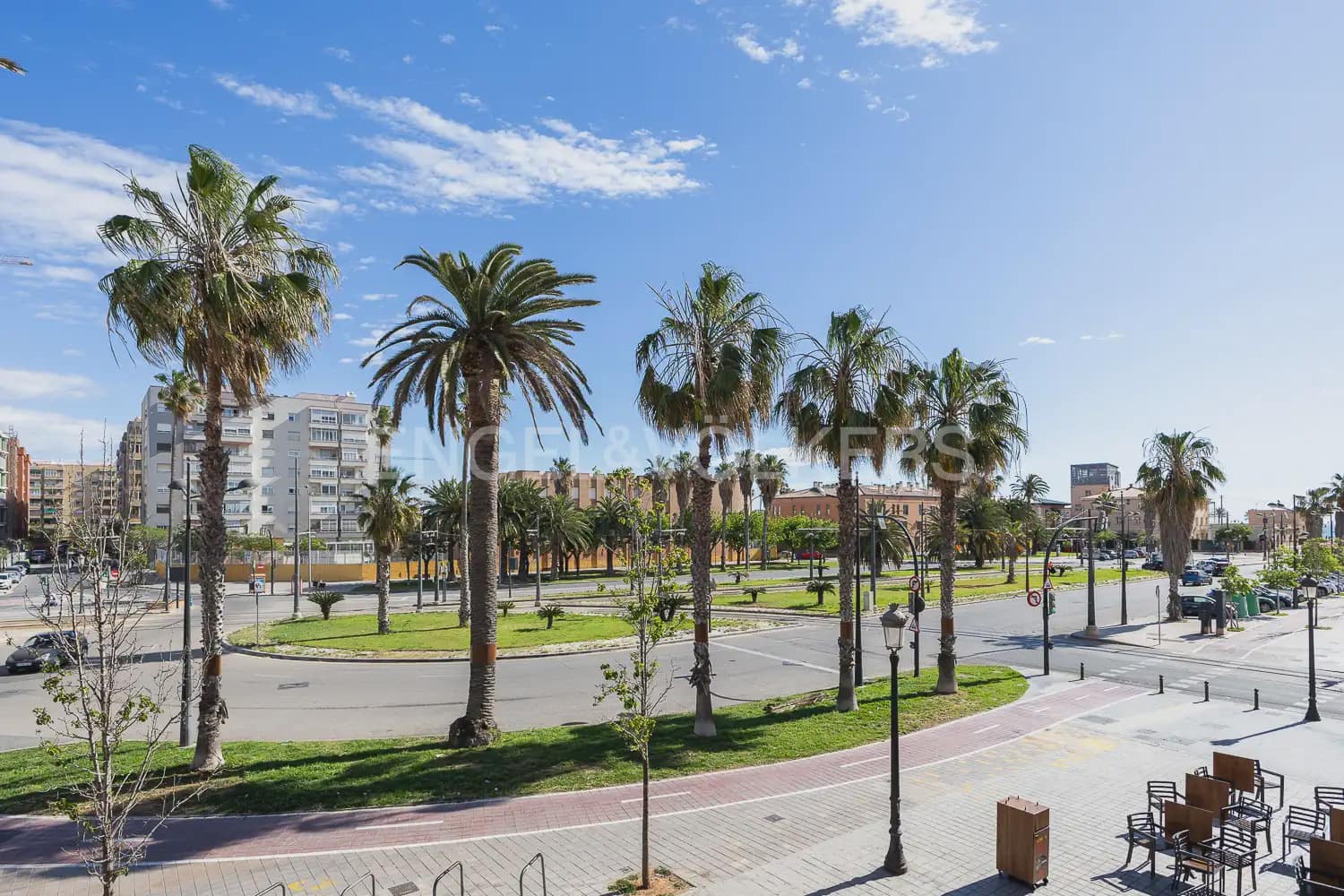 2 slaapkamer Flat te huur in Valencia stad met garage - € 2.000 (Ref: 9897667)