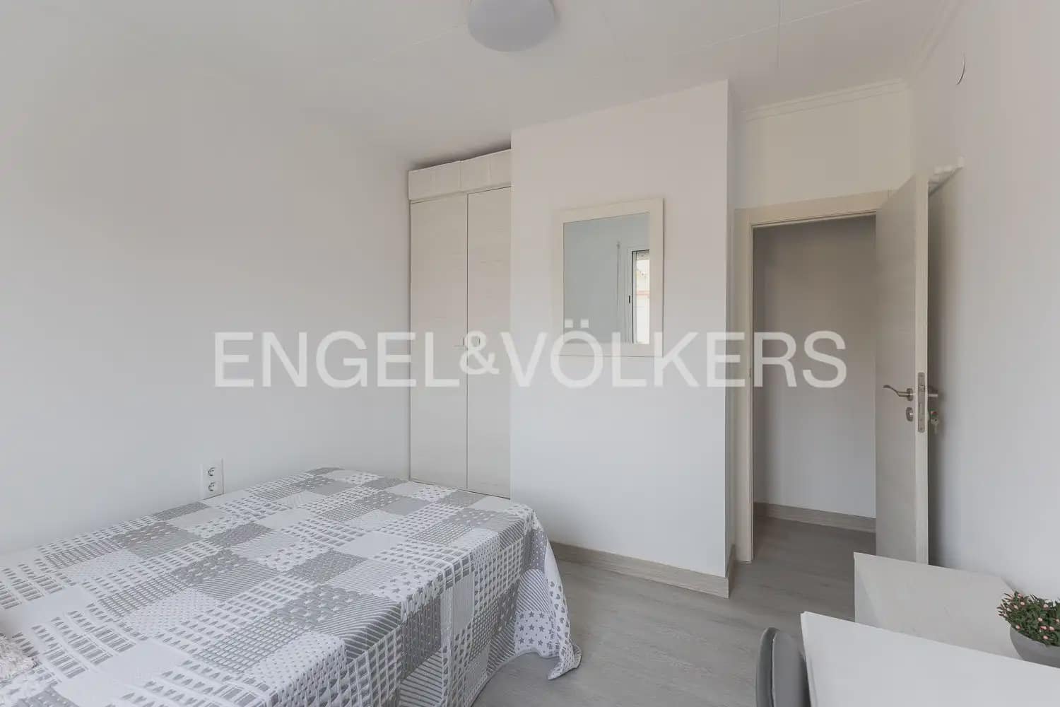 4 Zimmer Wohnung zu verkaufen in Valencia Stadt - 370.000 € (Ref: 9897669)