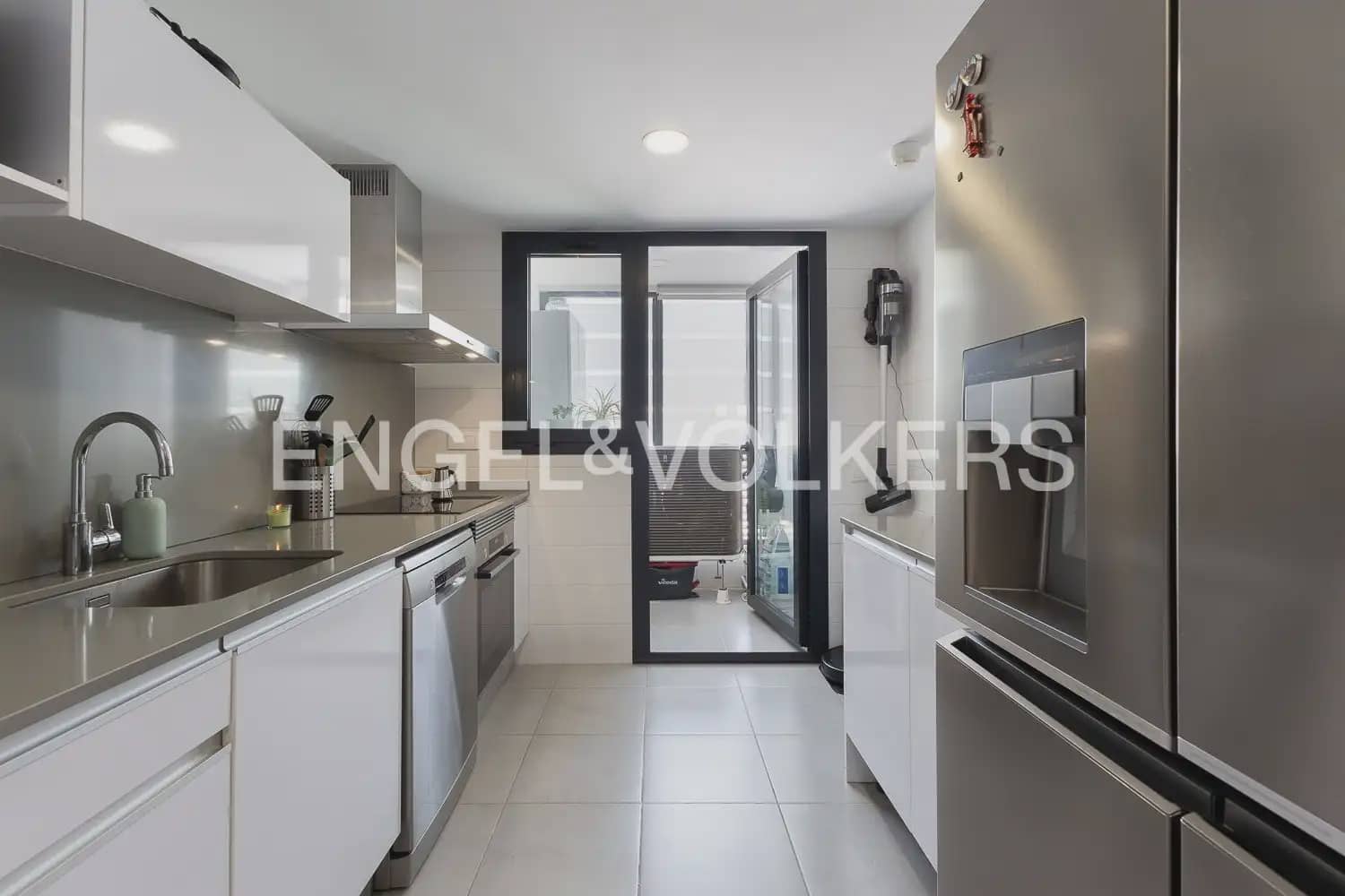 4 camera da letto Appartamento da affittare in Valencia citta con piscina garage - 2.800 € (Rif: 9897672)