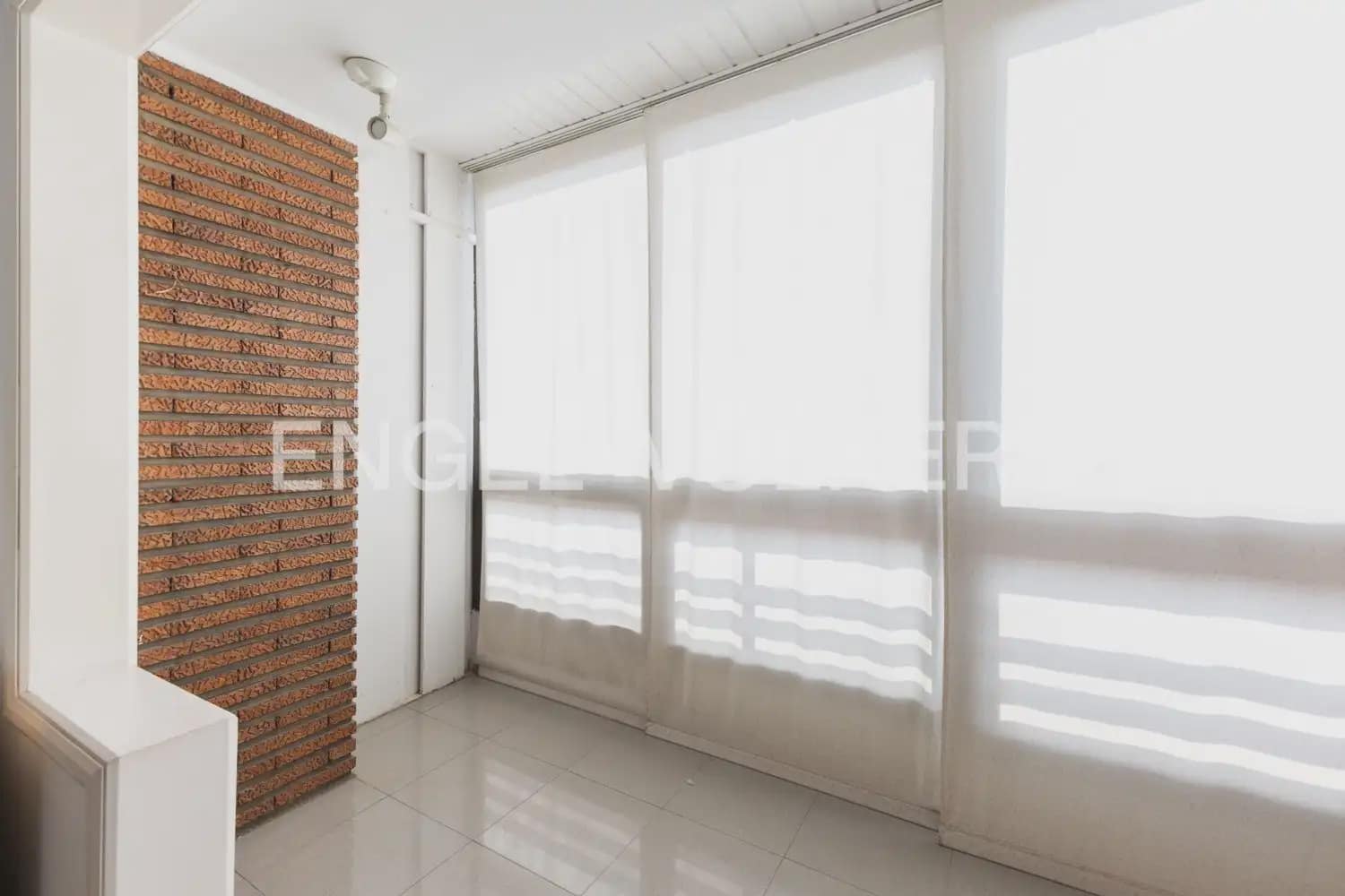 5 Zimmer Wohnung zu verkaufen in Valencia Stadt mit Garage - 655.000 € (Ref: 9897673)