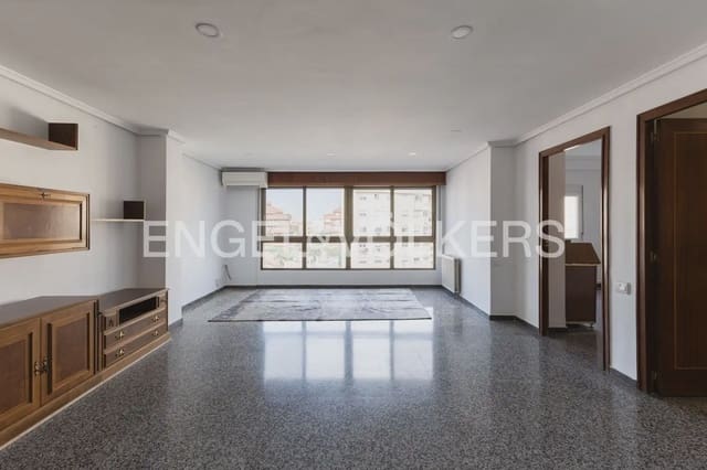 5 Zimmer Wohnung zu verkaufen in Mestalla, València Stadt mit Garage - 655.000 € (Ref: 9897673)