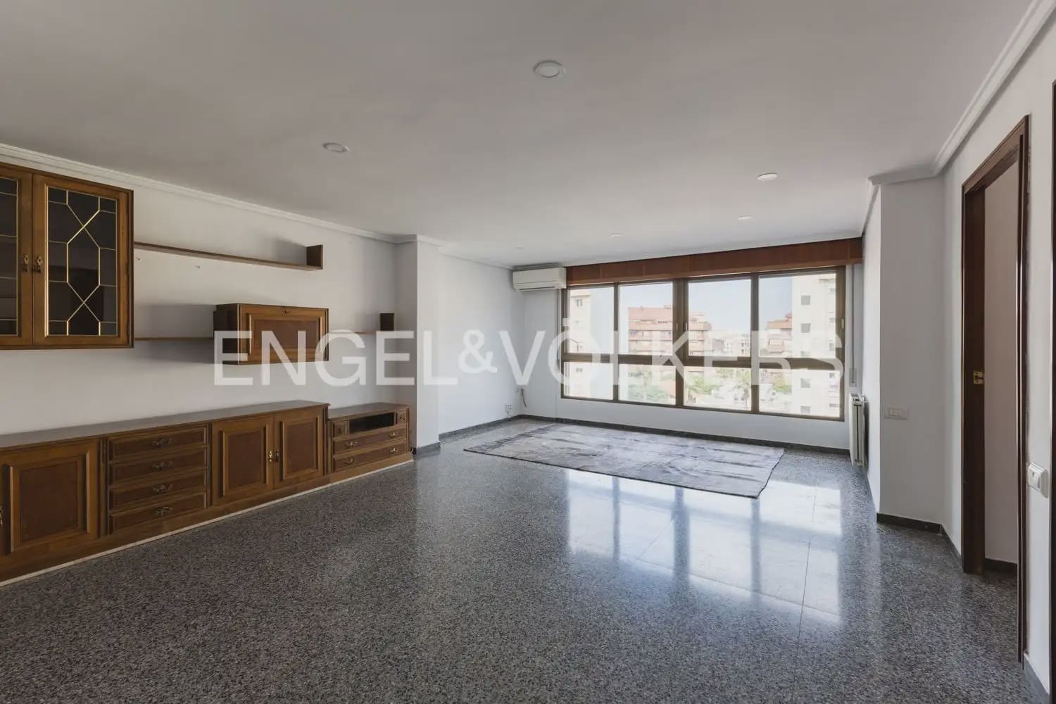 5 Zimmer Wohnung zu verkaufen in Valencia Stadt mit Garage - 655.000 € (Ref: 9897673)