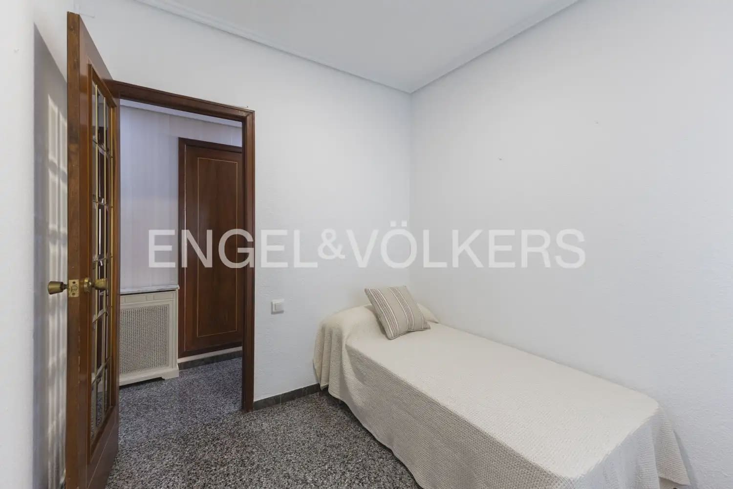 5 Zimmer Wohnung zu verkaufen in Valencia Stadt mit Garage - 655.000 € (Ref: 9897673)