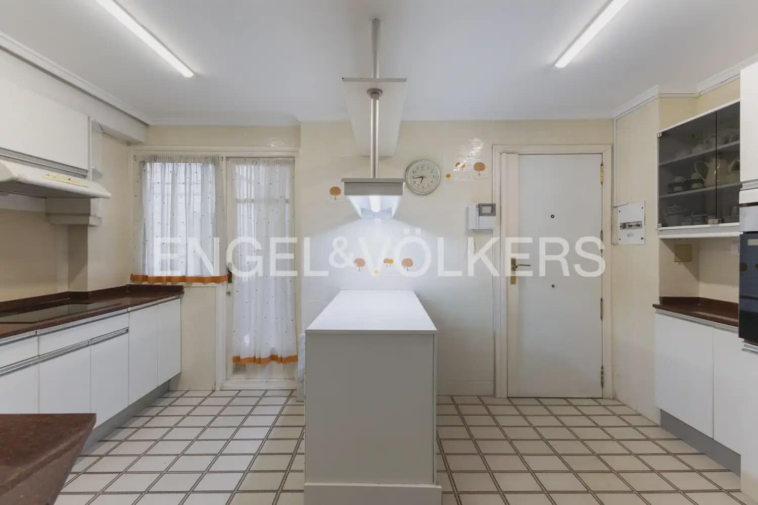 5 Zimmer Wohnung zu verkaufen in Valencia Stadt mit Garage - 655.000 € (Ref: 9897673)