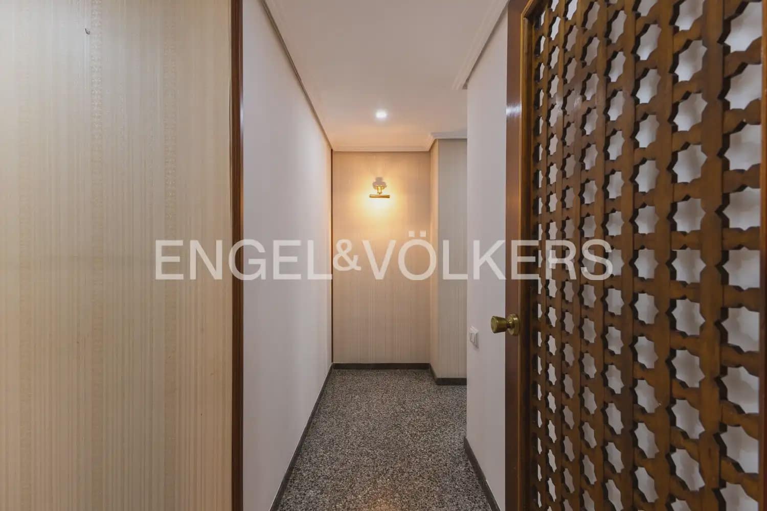 5 Zimmer Wohnung zu verkaufen in Valencia Stadt mit Garage - 655.000 € (Ref: 9897673)