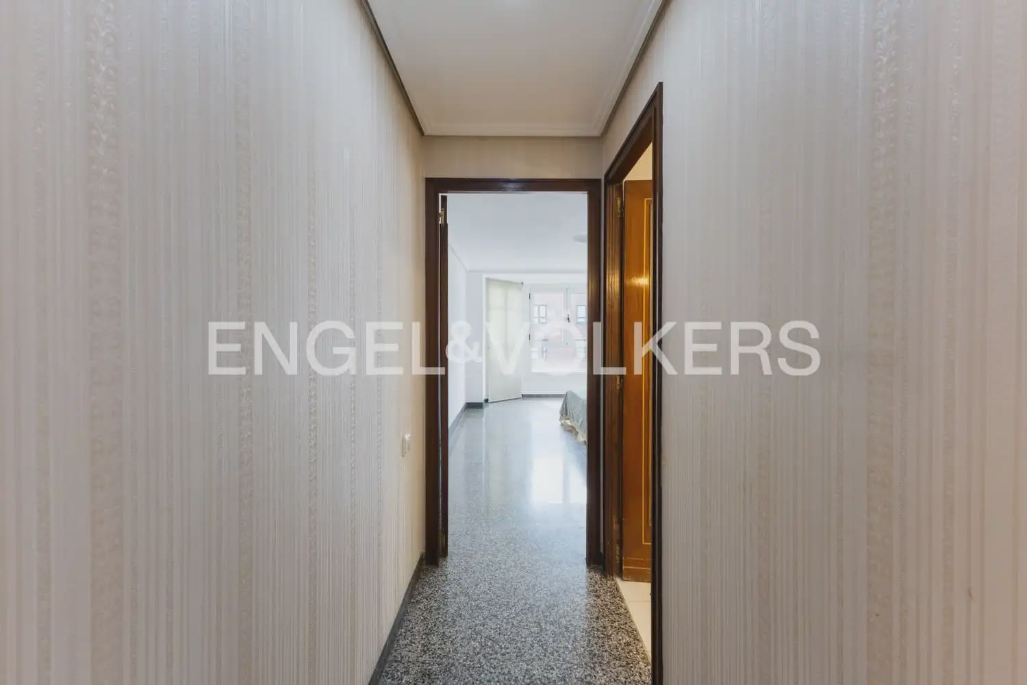 5 Zimmer Wohnung zu verkaufen in Valencia Stadt mit Garage - 655.000 € (Ref: 9897673)