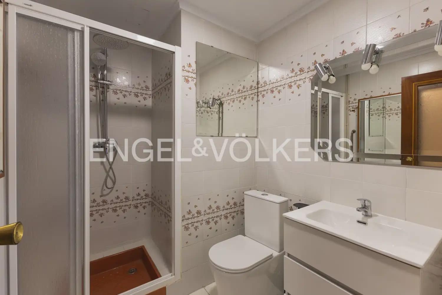 5 Zimmer Wohnung zu verkaufen in Valencia Stadt mit Garage - 655.000 € (Ref: 9897673)