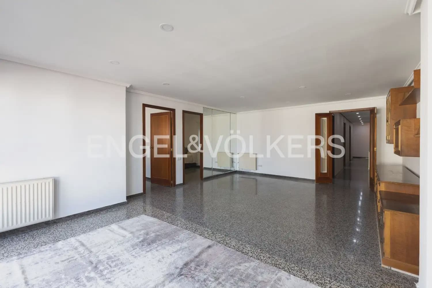 5 Zimmer Wohnung zu verkaufen in Valencia Stadt mit Garage - 655.000 € (Ref: 9897673)