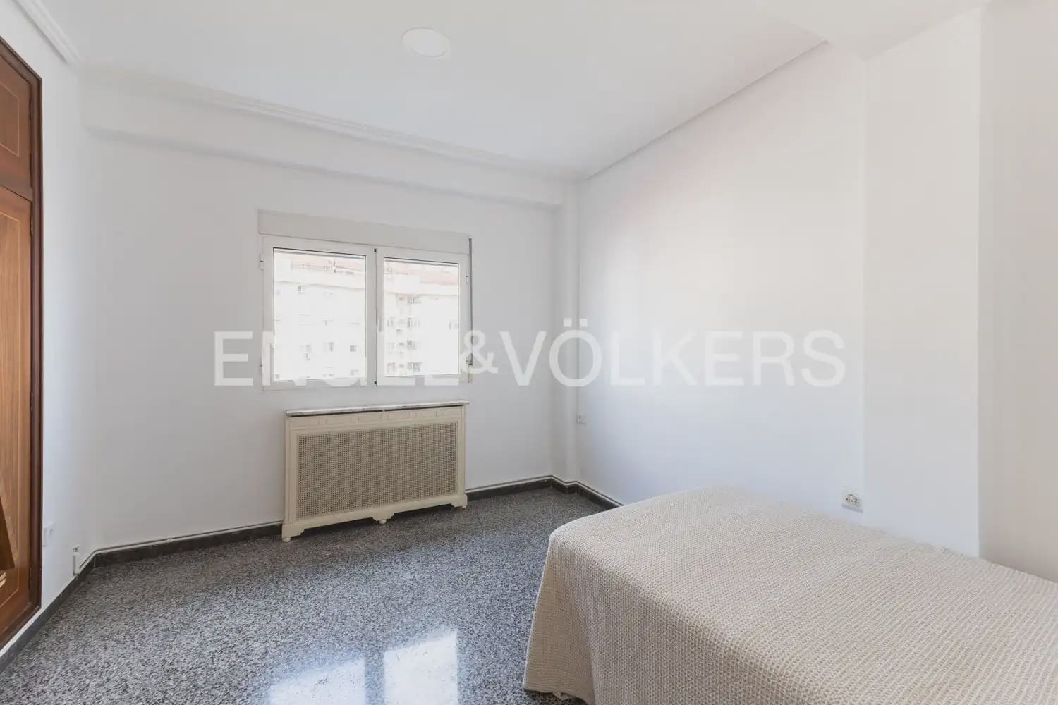 5 Zimmer Wohnung zu verkaufen in Valencia Stadt mit Garage - 655.000 € (Ref: 9897673)