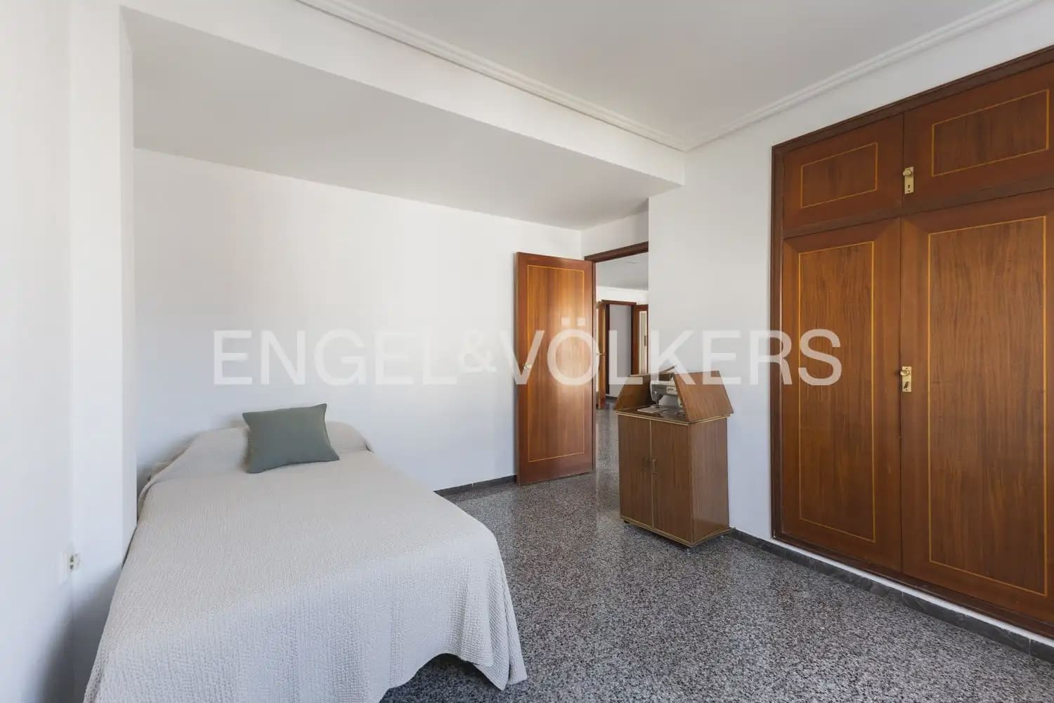 5 Zimmer Wohnung zu verkaufen in Valencia Stadt mit Garage - 655.000 € (Ref: 9897673)