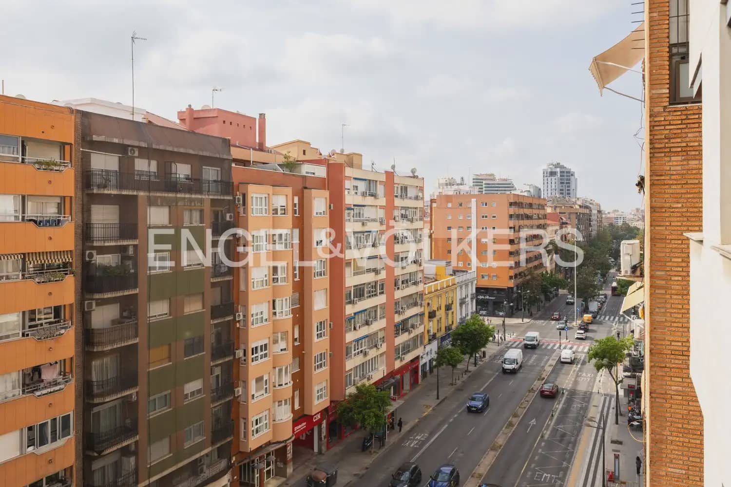 5 Zimmer Wohnung zu verkaufen in Valencia Stadt mit Garage - 655.000 € (Ref: 9897673)