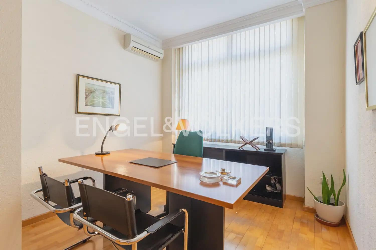 4 sypialnia Mieszkanie do wynajęcia w Miasto Walencja - 1 800 € (Ref: 9897675)
