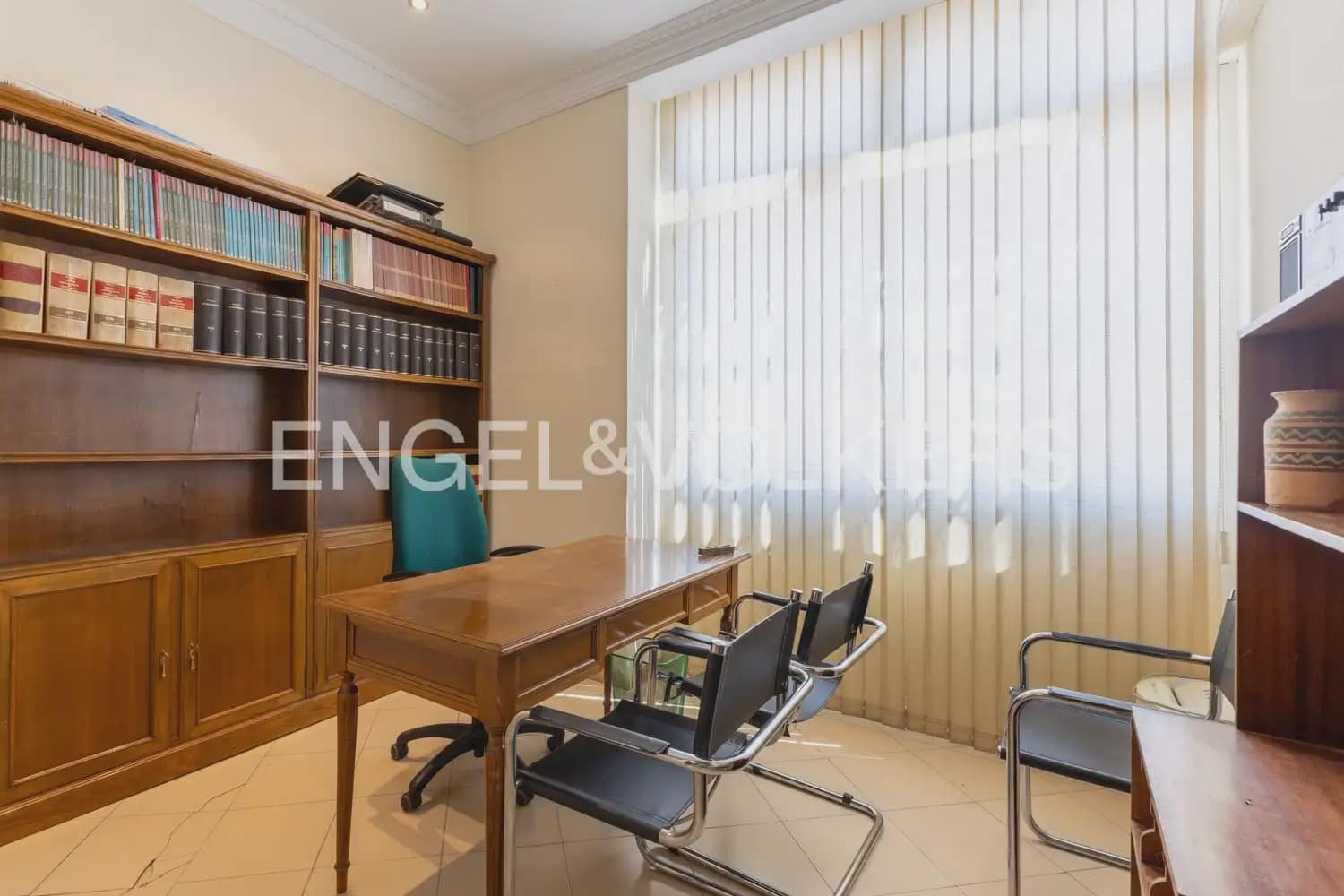 4 sypialnia Mieszkanie do wynajęcia w Miasto Walencja - 1 800 € (Ref: 9897675)