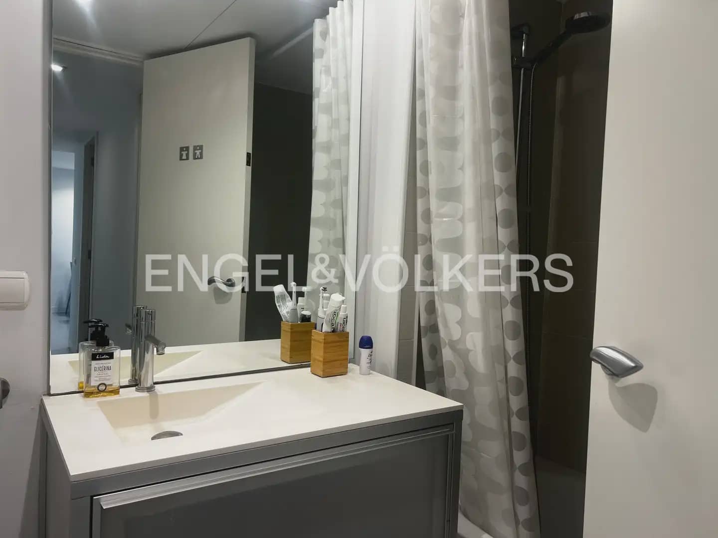 3 makuuhuone Asunto vuokrattavana paikassa Valencia kaupunki mukana 
autotalli - 2 300 € (Ref: 9897681)