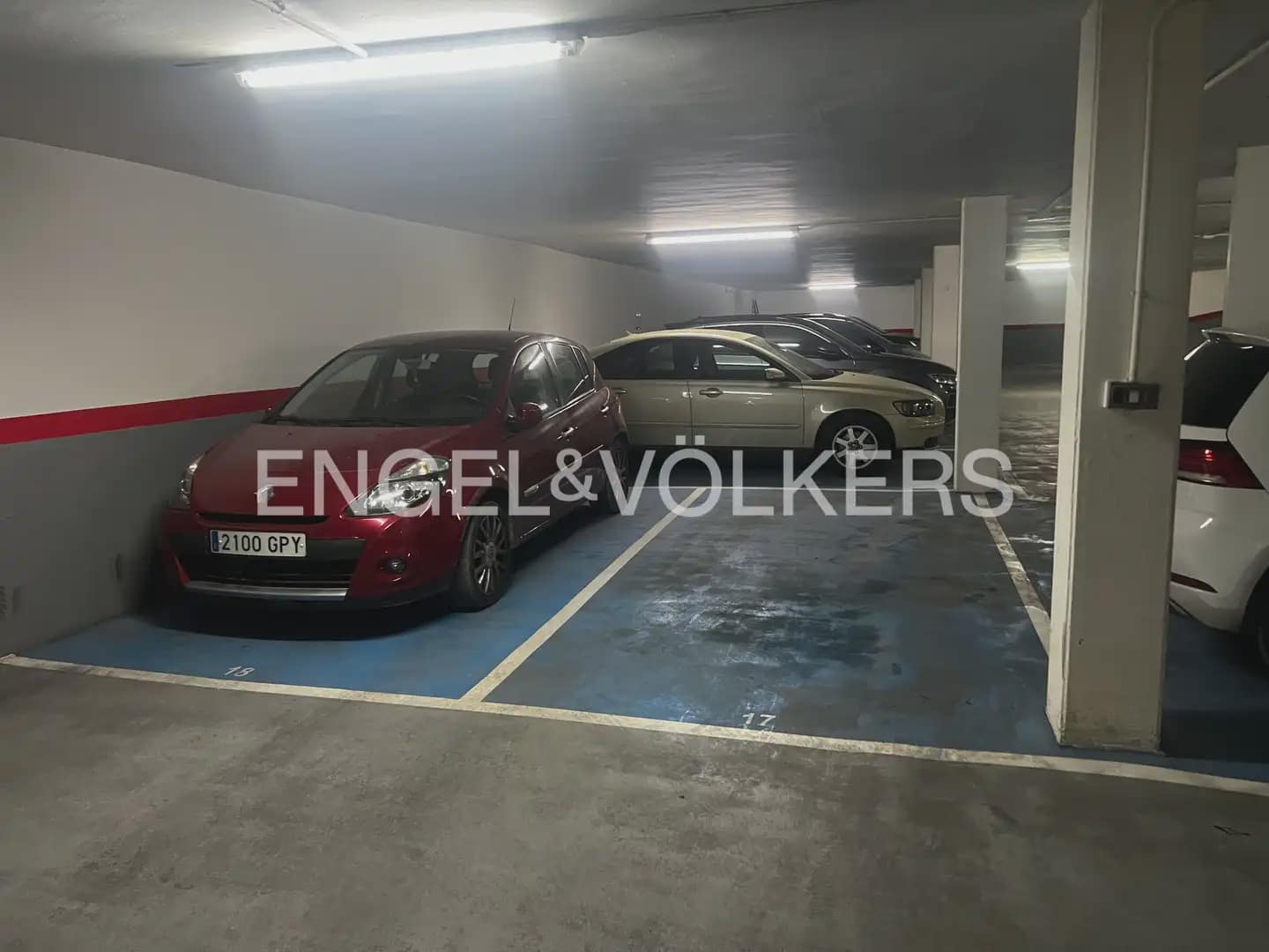 3 makuuhuone Asunto vuokrattavana paikassa Valencia kaupunki mukana 
autotalli - 2 300 € (Ref: 9897681)