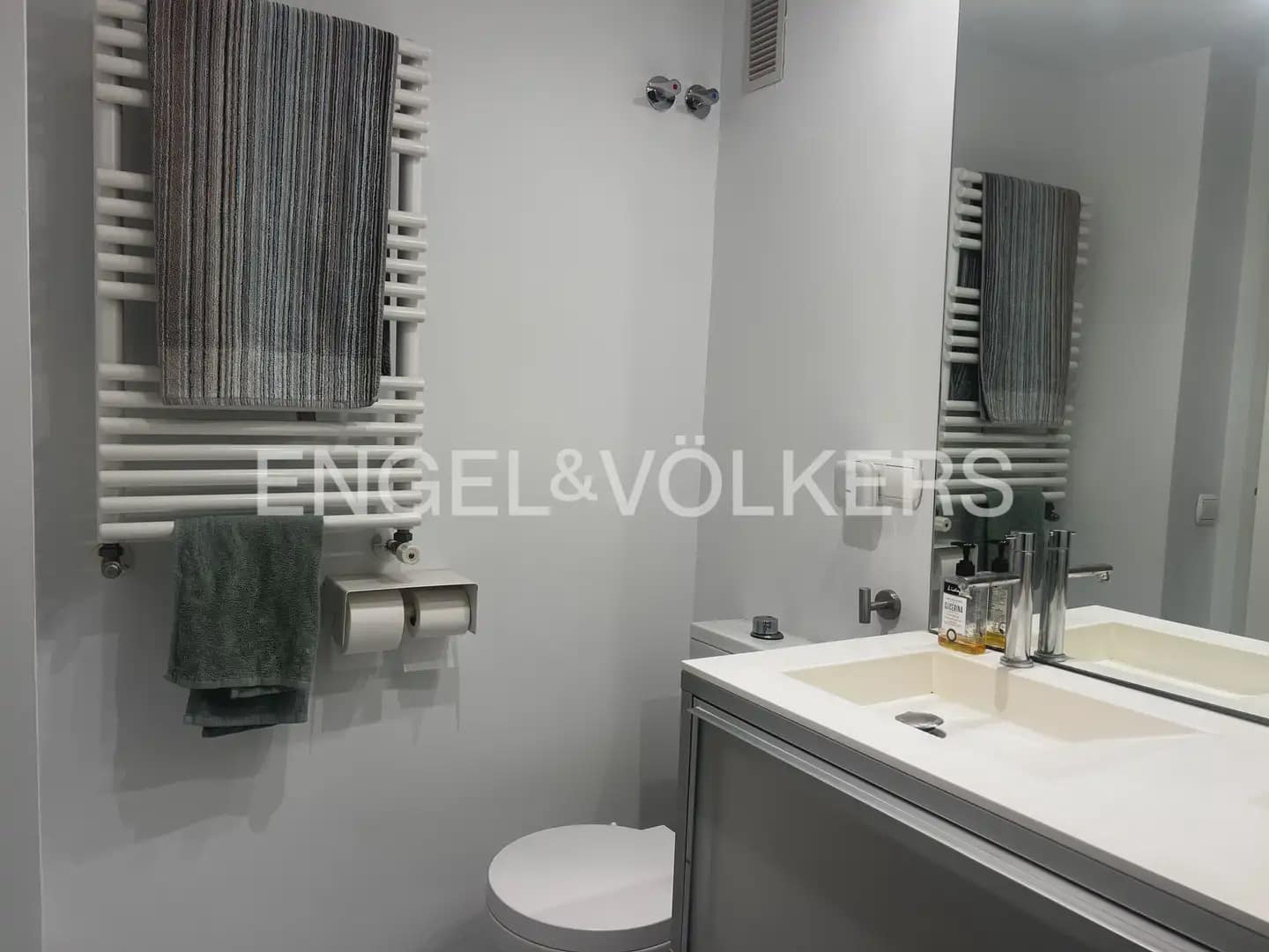 3 makuuhuone Asunto vuokrattavana paikassa Valencia kaupunki mukana 
autotalli - 2 300 € (Ref: 9897681)
