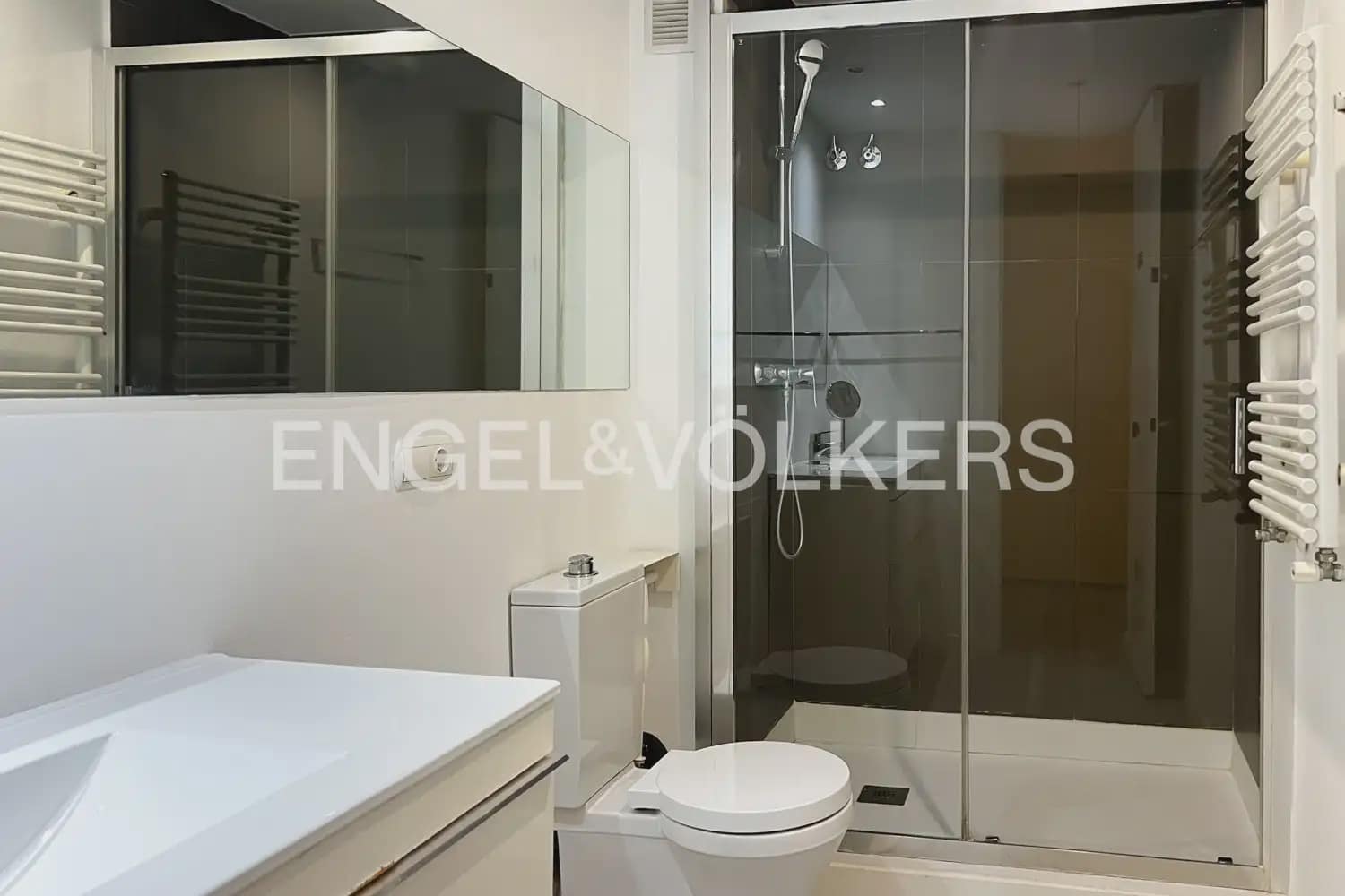3 bedroom Flat for rent in Valencia city with garage - € 2,000 (Ref: 9897681)