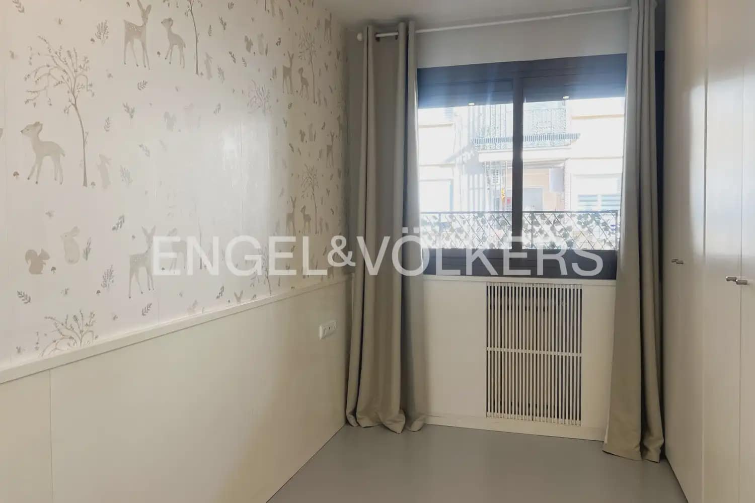 3 bedroom Flat for rent in Valencia city with garage - € 2,000 (Ref: 9897681)