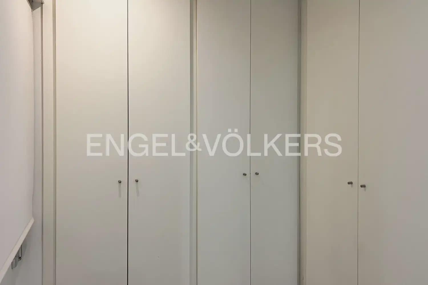 3 bedroom Flat for rent in Valencia city with garage - € 2,000 (Ref: 9897681)