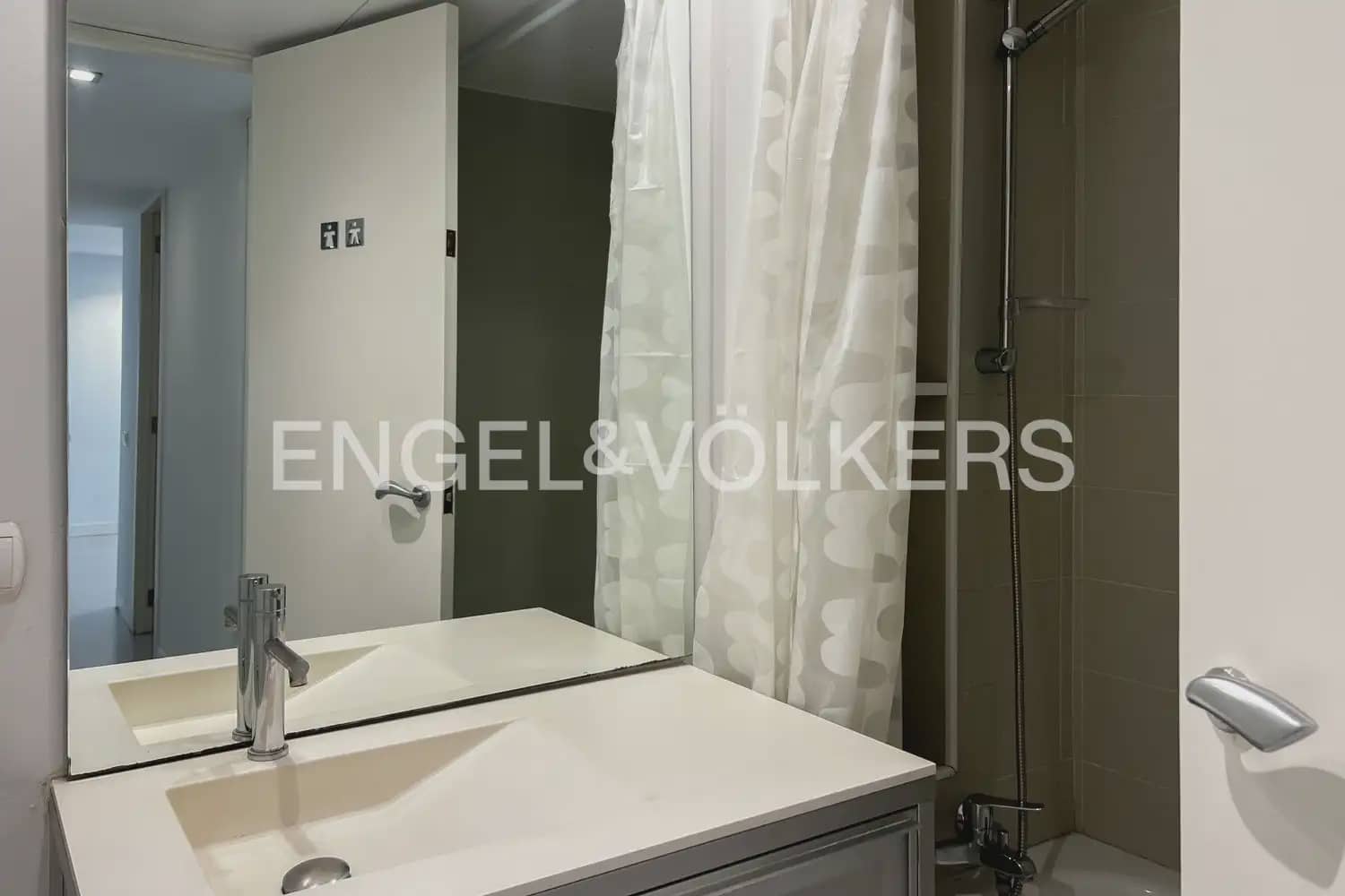 3 bedroom Flat for rent in Valencia city with garage - € 2,000 (Ref: 9897681)