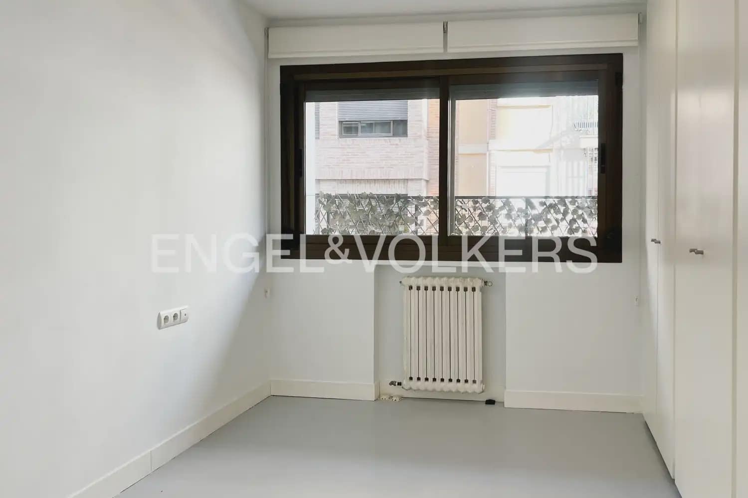 3 bedroom Flat for rent in Valencia city with garage - € 2,000 (Ref: 9897681)