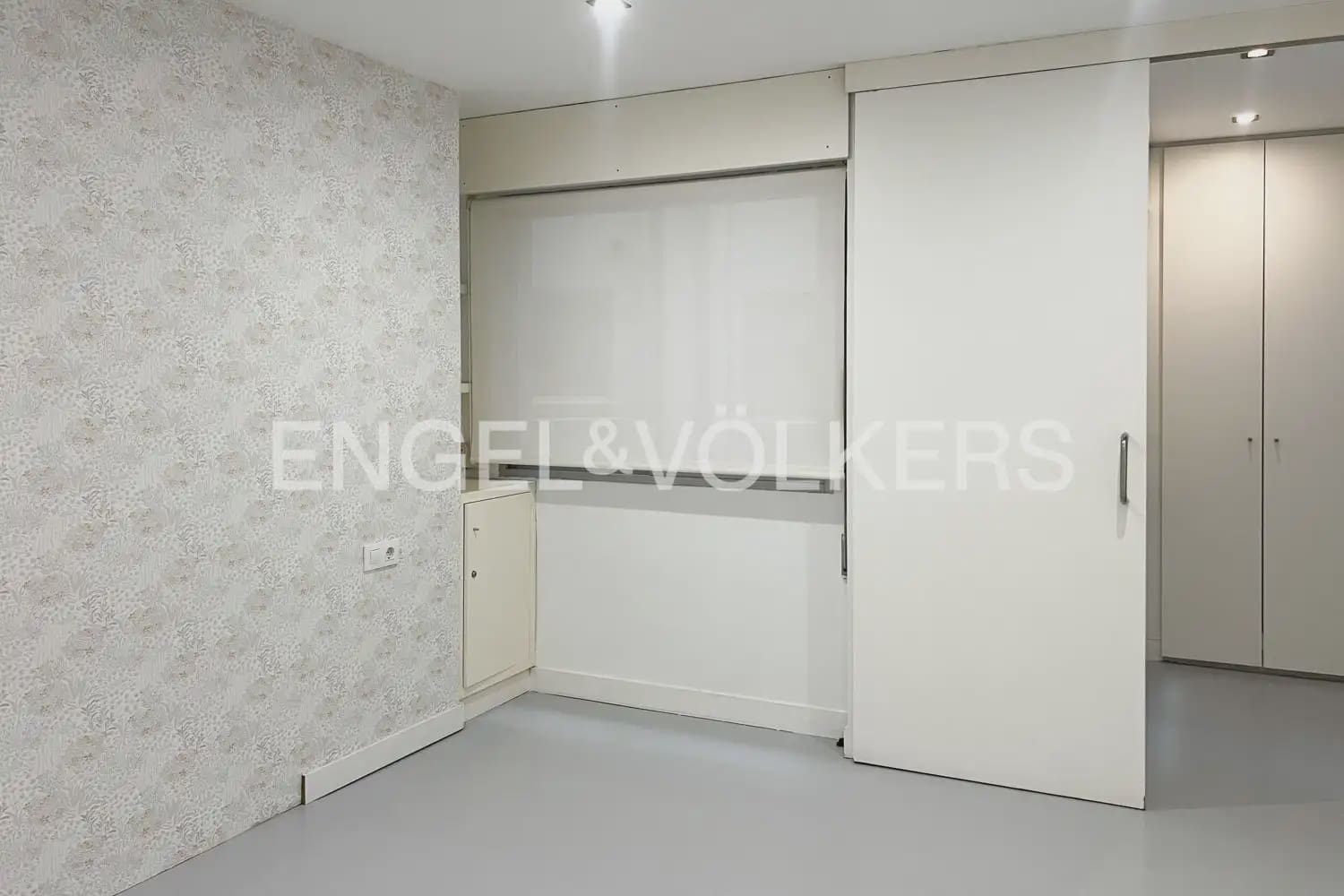 3 bedroom Flat for rent in Valencia city with garage - € 2,000 (Ref: 9897681)