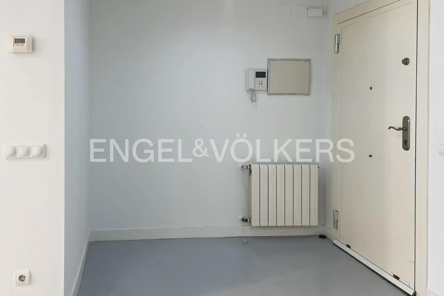 3 bedroom Flat for rent in Valencia city with garage - € 2,000 (Ref: 9897681)