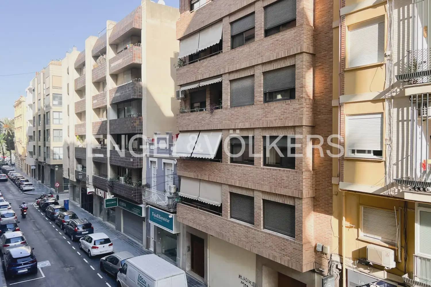 3 bedroom Flat for rent in Valencia city with garage - € 2,000 (Ref: 9897681)