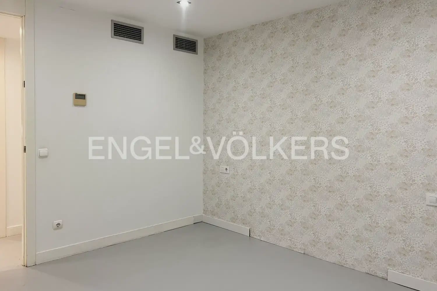 3 bedroom Flat for rent in Valencia city with garage - € 2,000 (Ref: 9897681)