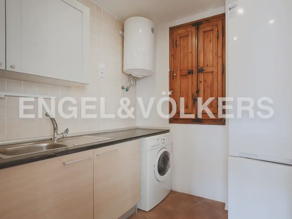 4 slaapkamer Flat te huur in Valencia stad - € 2.200 (Ref: 9897686)