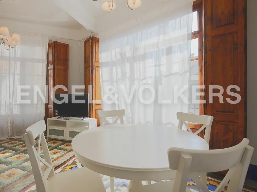 4 slaapkamer Flat te huur in Valencia stad - € 2.200 (Ref: 9897686)