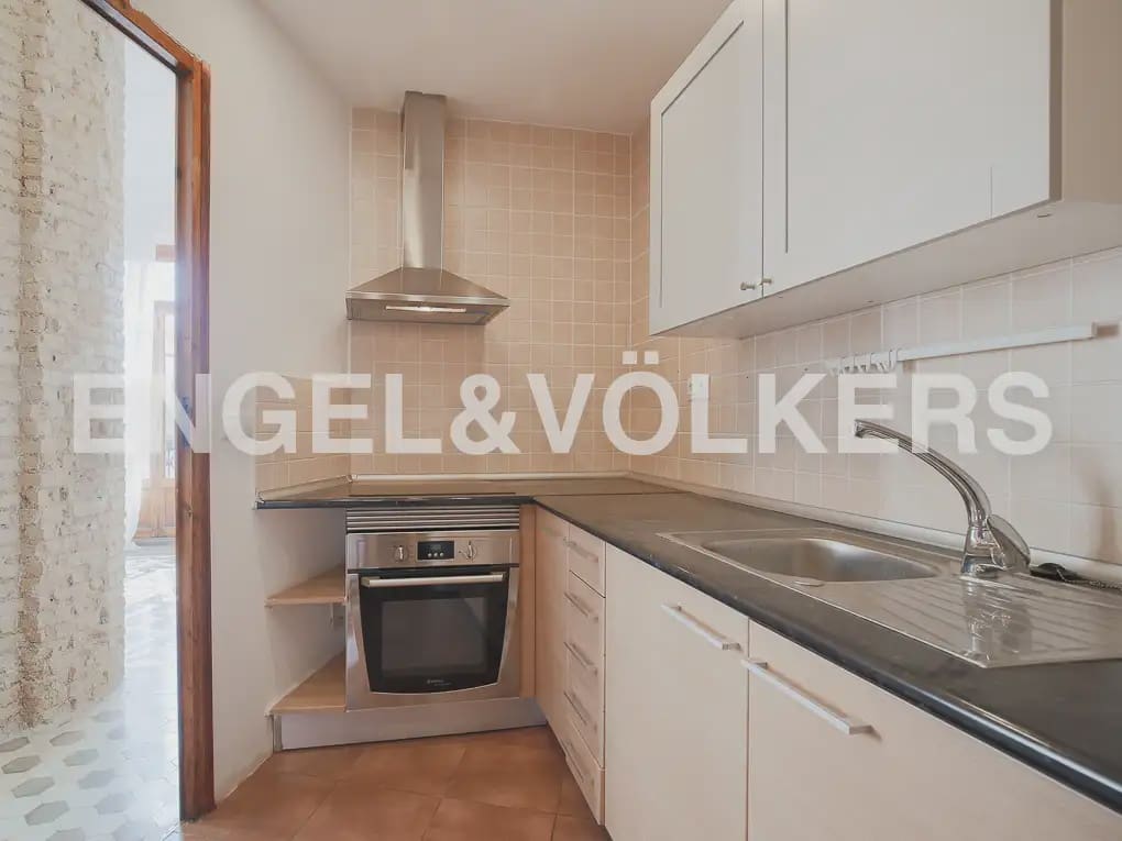 4 slaapkamer Flat te huur in Valencia stad - € 2.200 (Ref: 9897686)