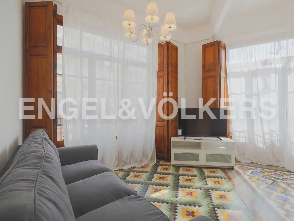 4 slaapkamer Flat te huur in Valencia stad - € 2.200 (Ref: 9897686)