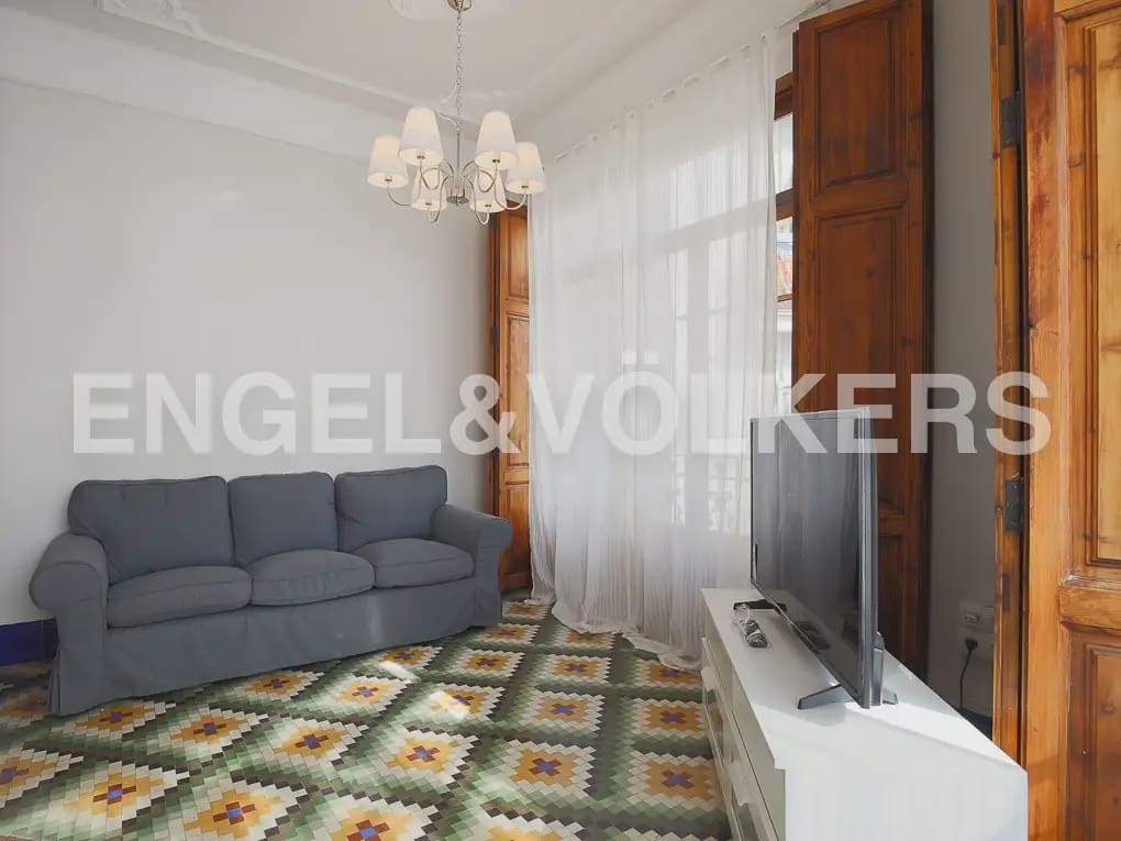 4 slaapkamer Flat te huur in Valencia stad - € 2.200 (Ref: 9897686)